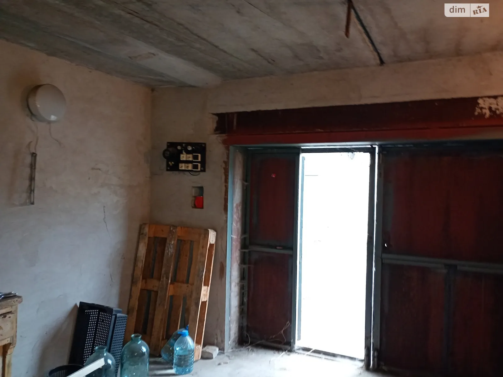 Продається місце в гаражному кооперативі під легкове авто на 27.3 кв. м, цена: 10000 $ - фото 1