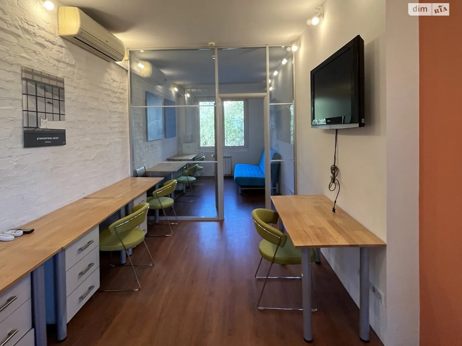 Сдается в аренду офис 64 кв. м в бизнес-центре, цена: 600 $ - фото 1