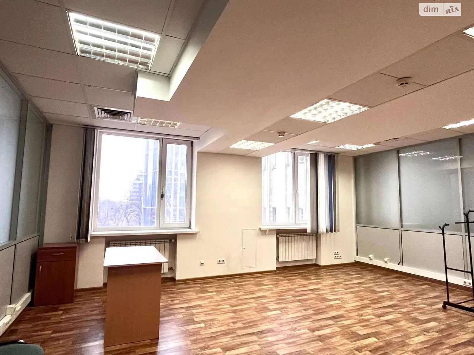 Сдается в аренду помещения свободного назначения 42 кв. м в 13-этажном здании, цена: 14700 грн - фото 1