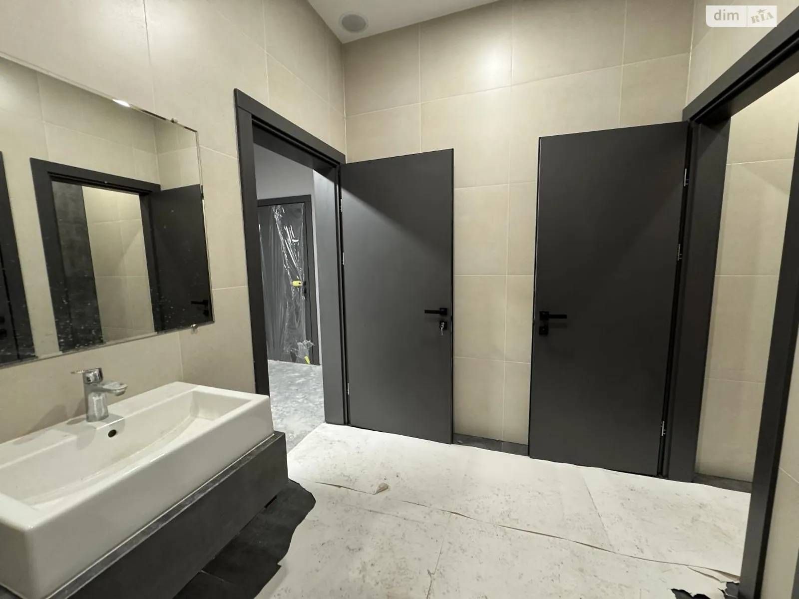 Сдается в аренду офис 230.07 кв. м в бизнес-центре, цена: 3747 $ - фото 1