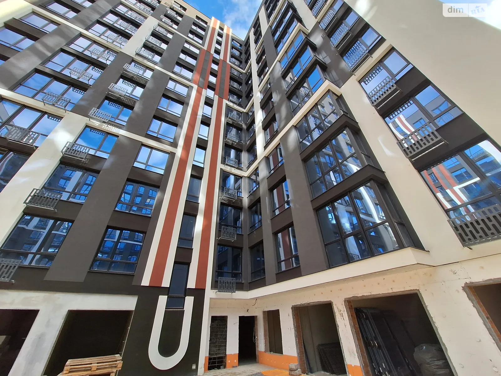 Продается 1-комнатная квартира 42 кв. м в Ивано-Франковске, ул. Хмельницкого Богдана, 94 - фото 1