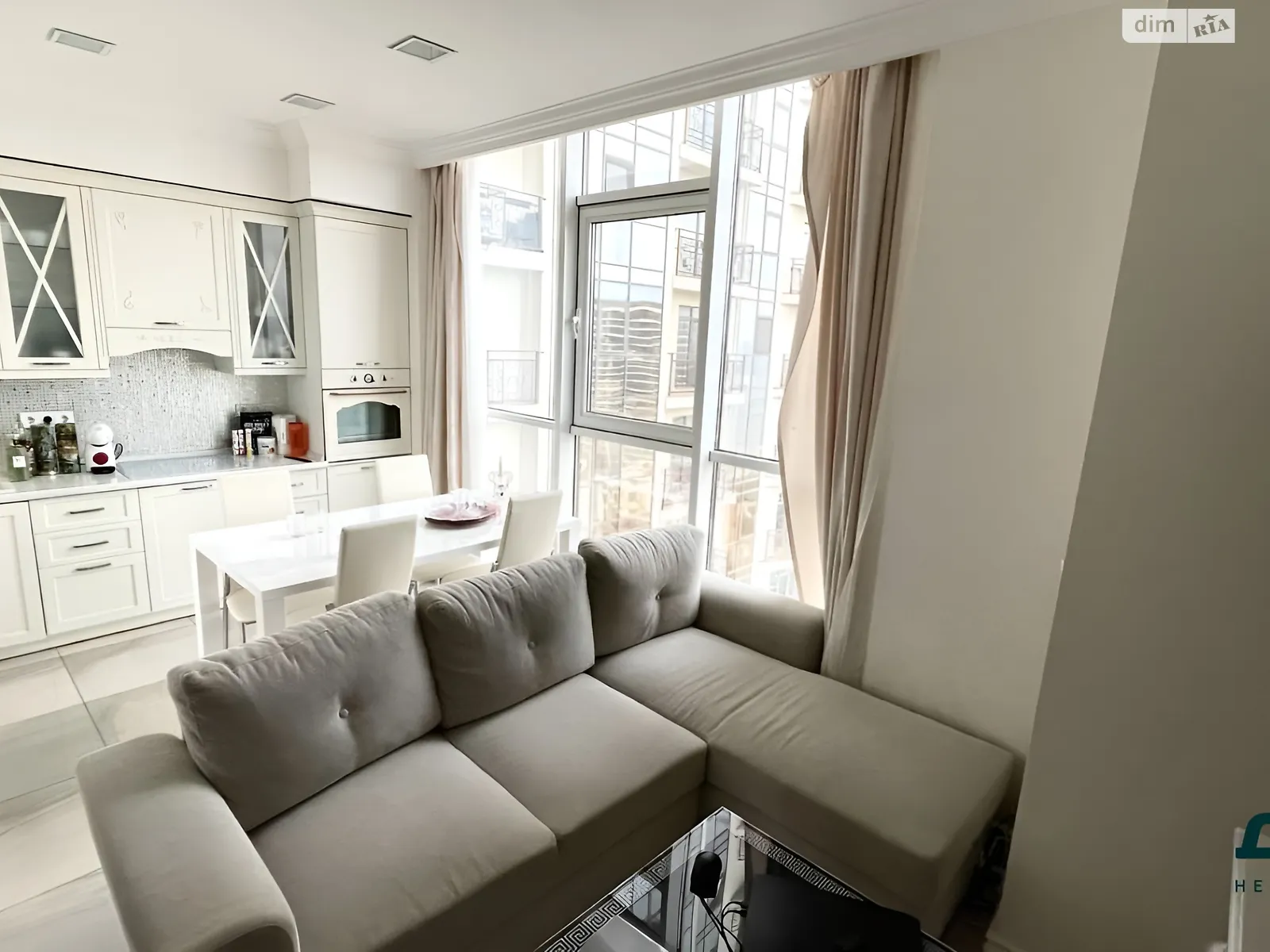 Продается 1-комнатная квартира 46 кв. м в Одессе, бул. Французский, 60В - фото 1