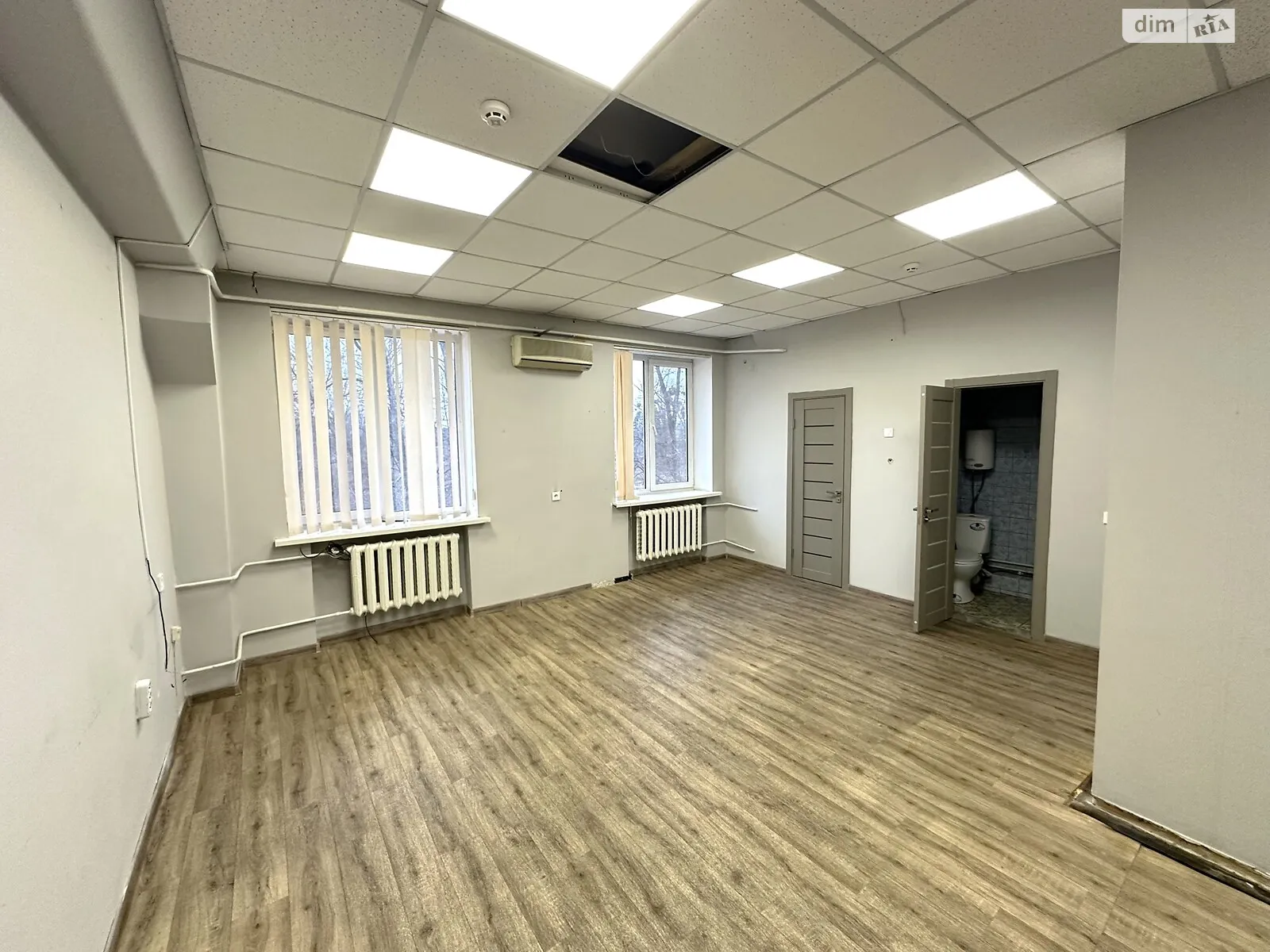 Сдается в аренду офис 82.3 кв. м в бизнес-центре, цена: 13580 грн - фото 1