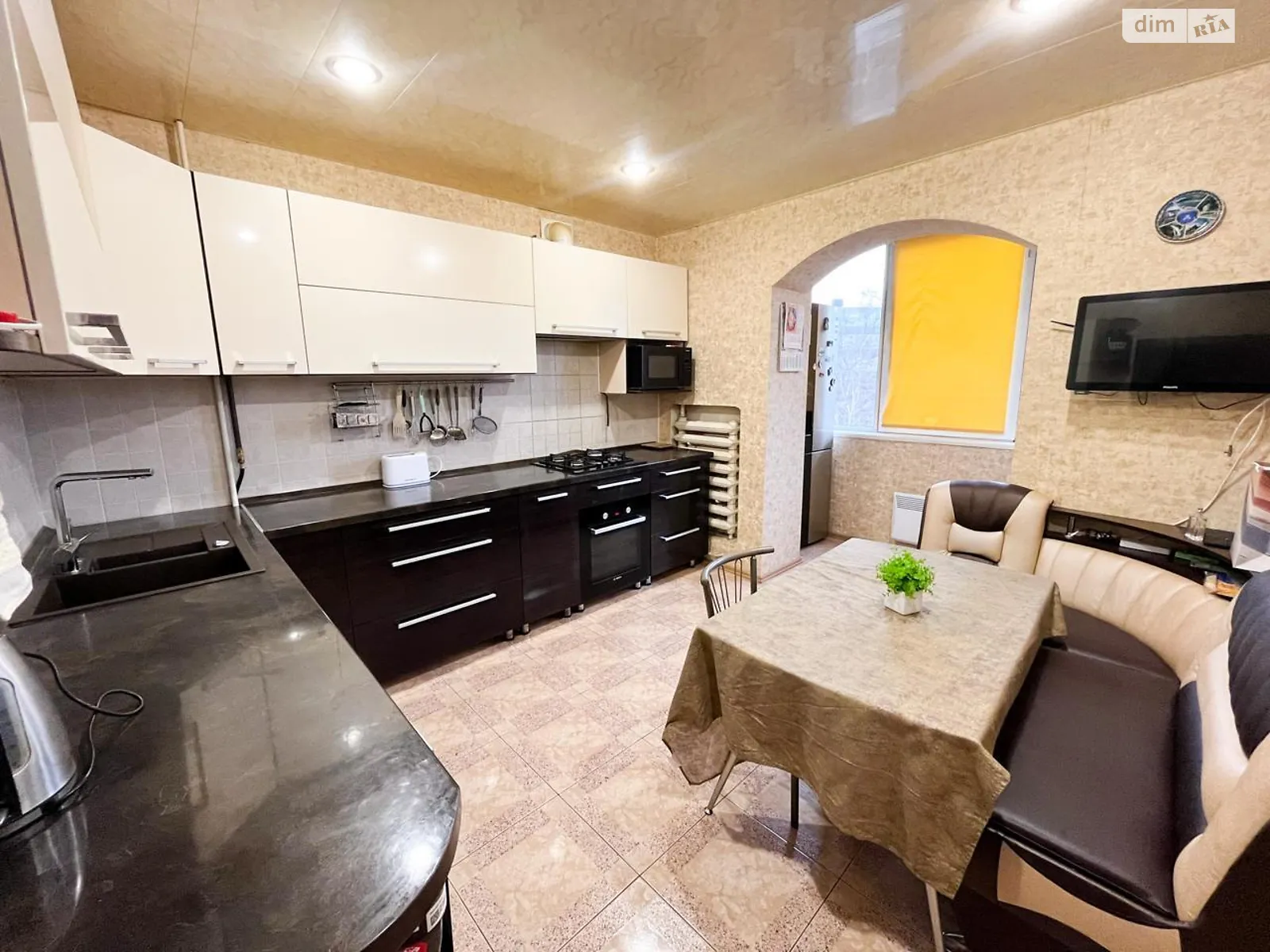 Продается 2-комнатная квартира 69.9 кв. м в Днепре, ул. Космическая, 9 - фото 1