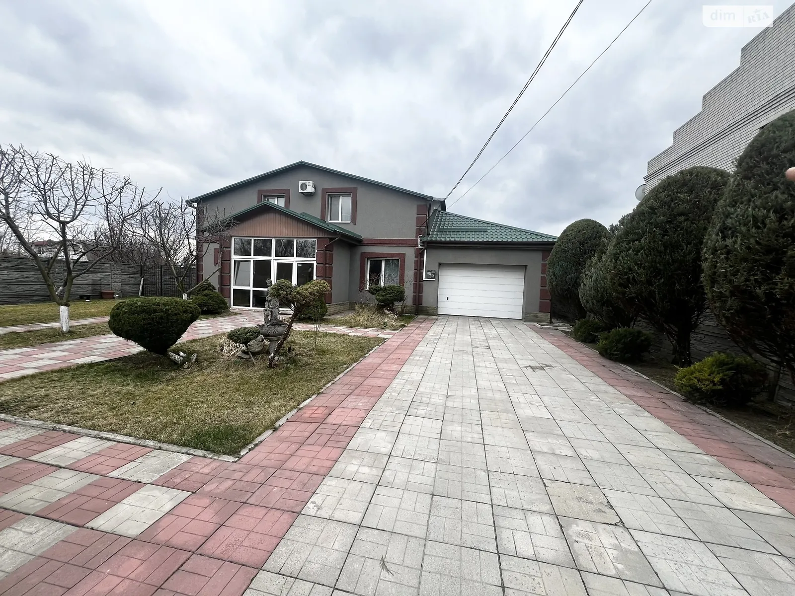 Продается дом на 2 этажа 230.9 кв. м с гаражом, цена: 155000 $ - фото 1
