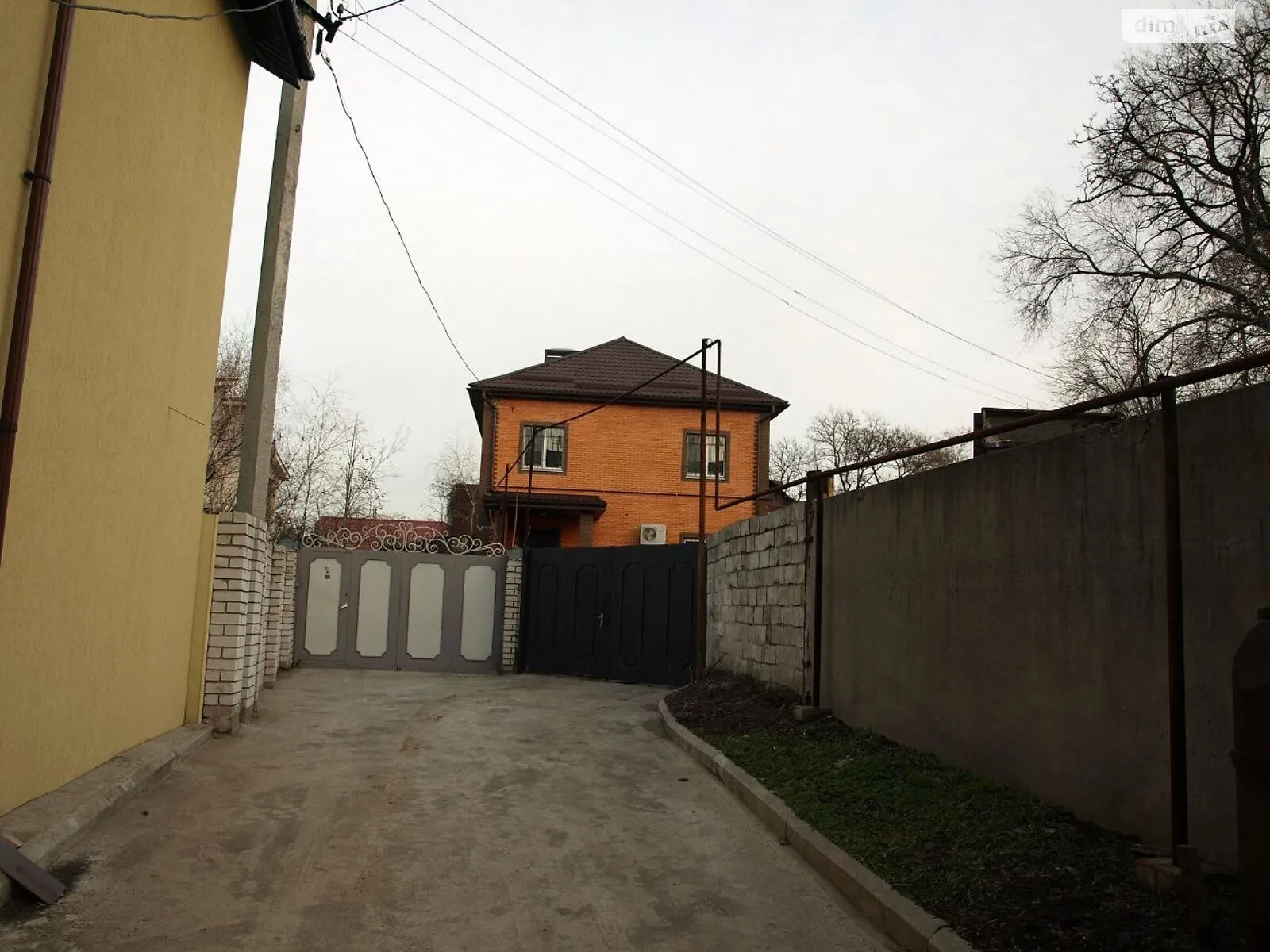 Продается дом на 2 этажа 220 кв. м с участком, цена: 220000 $ - фото 1