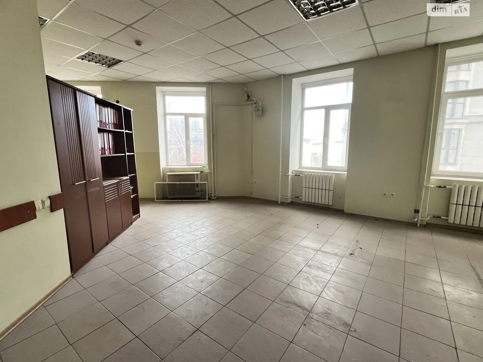 Сдается в аренду офис 71.7 кв. м в бизнес-центре, цена: 6000 грн - фото 1