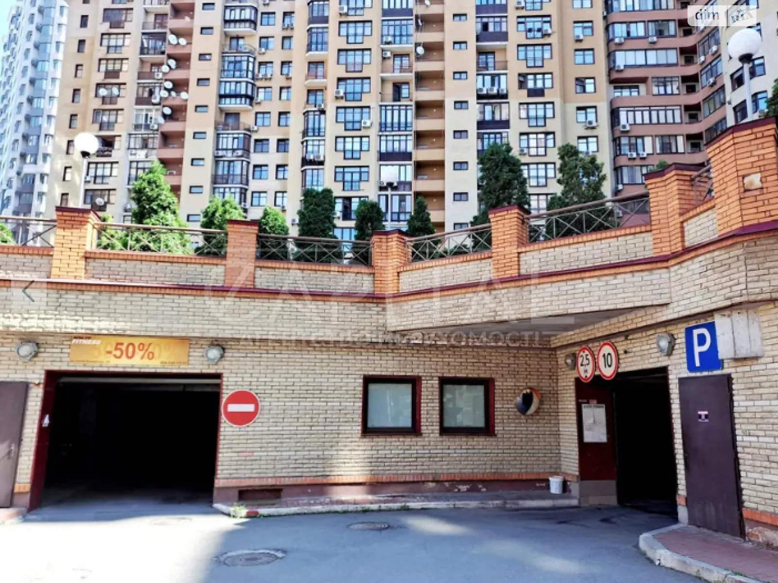 Продается подземный паркинг под легковое авто на 13 кв. м, цена: 19000 $ - фото 1