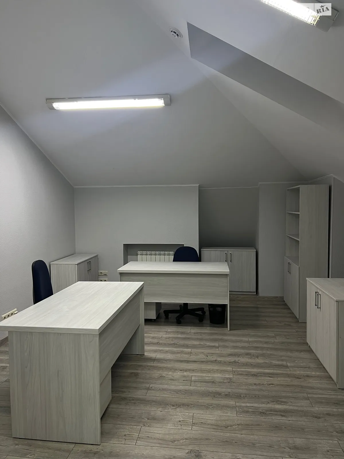 Сдается в аренду офис 27 кв. м в бизнес-центре, цена: 12150 грн - фото 1