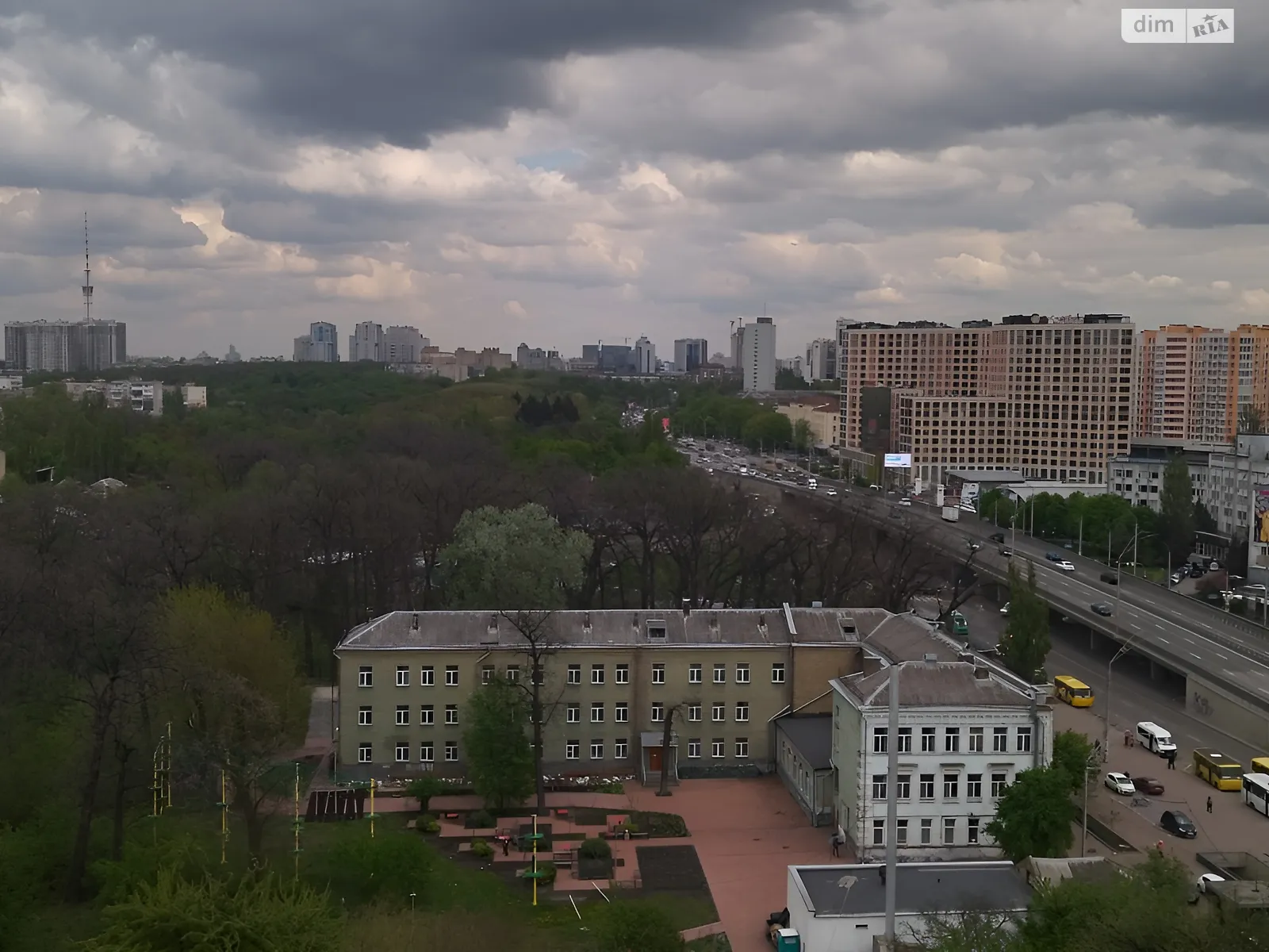 Сдается в аренду офис 60 кв. м в бизнес-центре, цена: 500 $ - фото 1