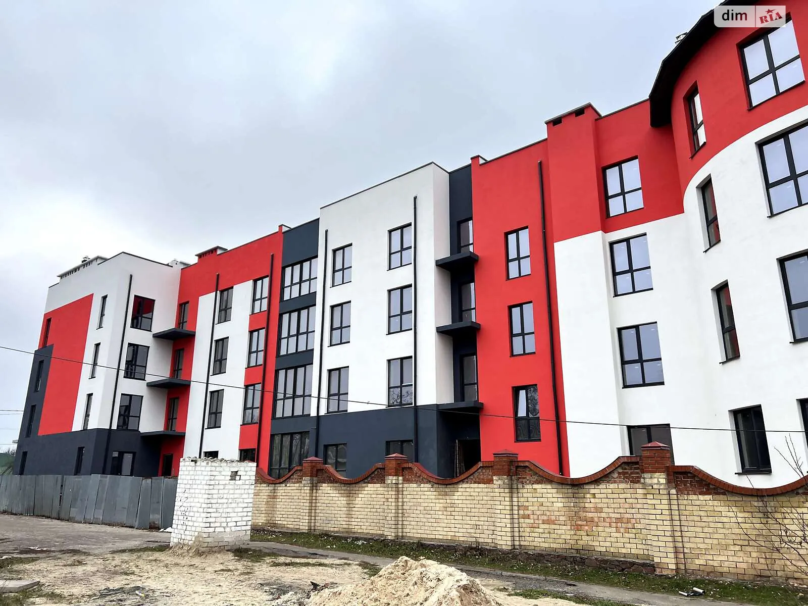Продается 1-комнатная квартира 48 кв. м в Гостомеле, ул. Свято-Покровская(Ленина), 140 - фото 1