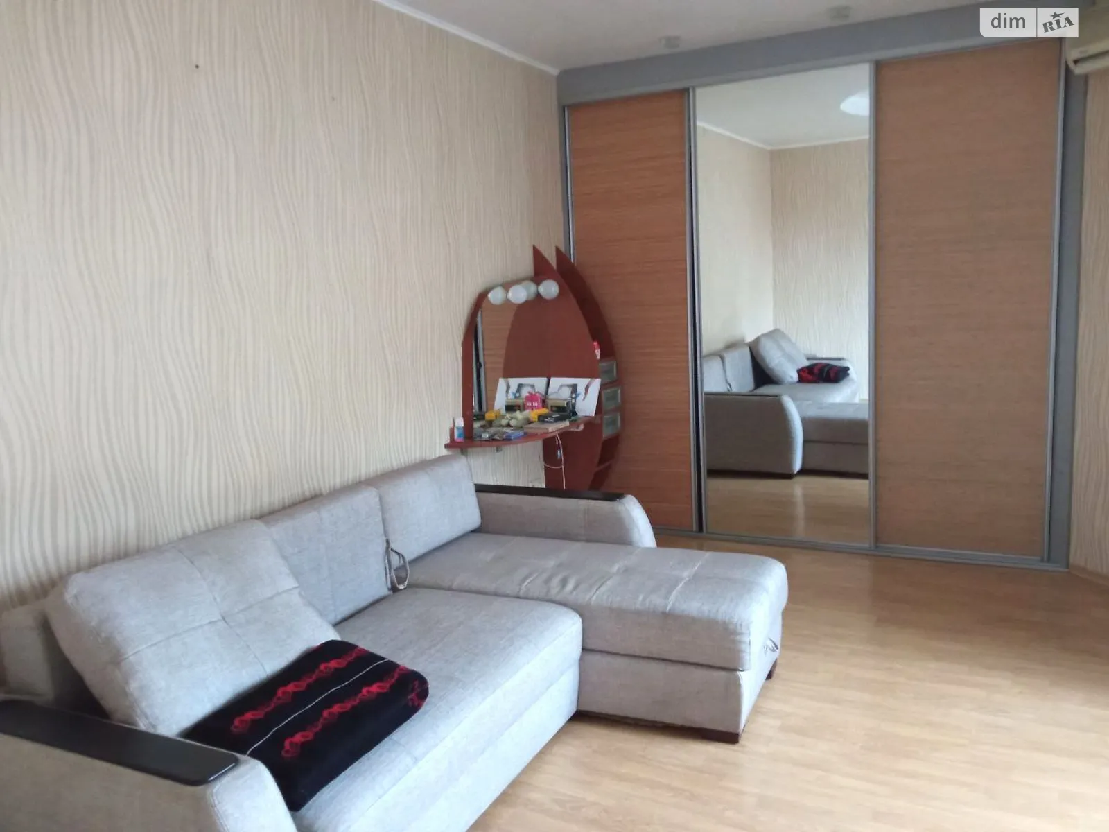 Сдается в аренду одноэтажный дом 42 кв. м с балконом, цена: 250 $ - фото 1