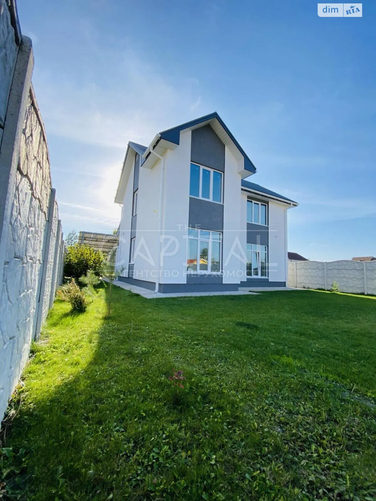 Продается дом на 2 этажа 168 кв. м с гаражом, цена: 95000 $ - фото 1