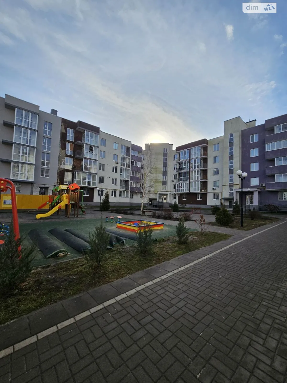 Продається 2-кімнатна квартира 61 кв. м у Бучі, вул. Бориса Гмирі - фото 1