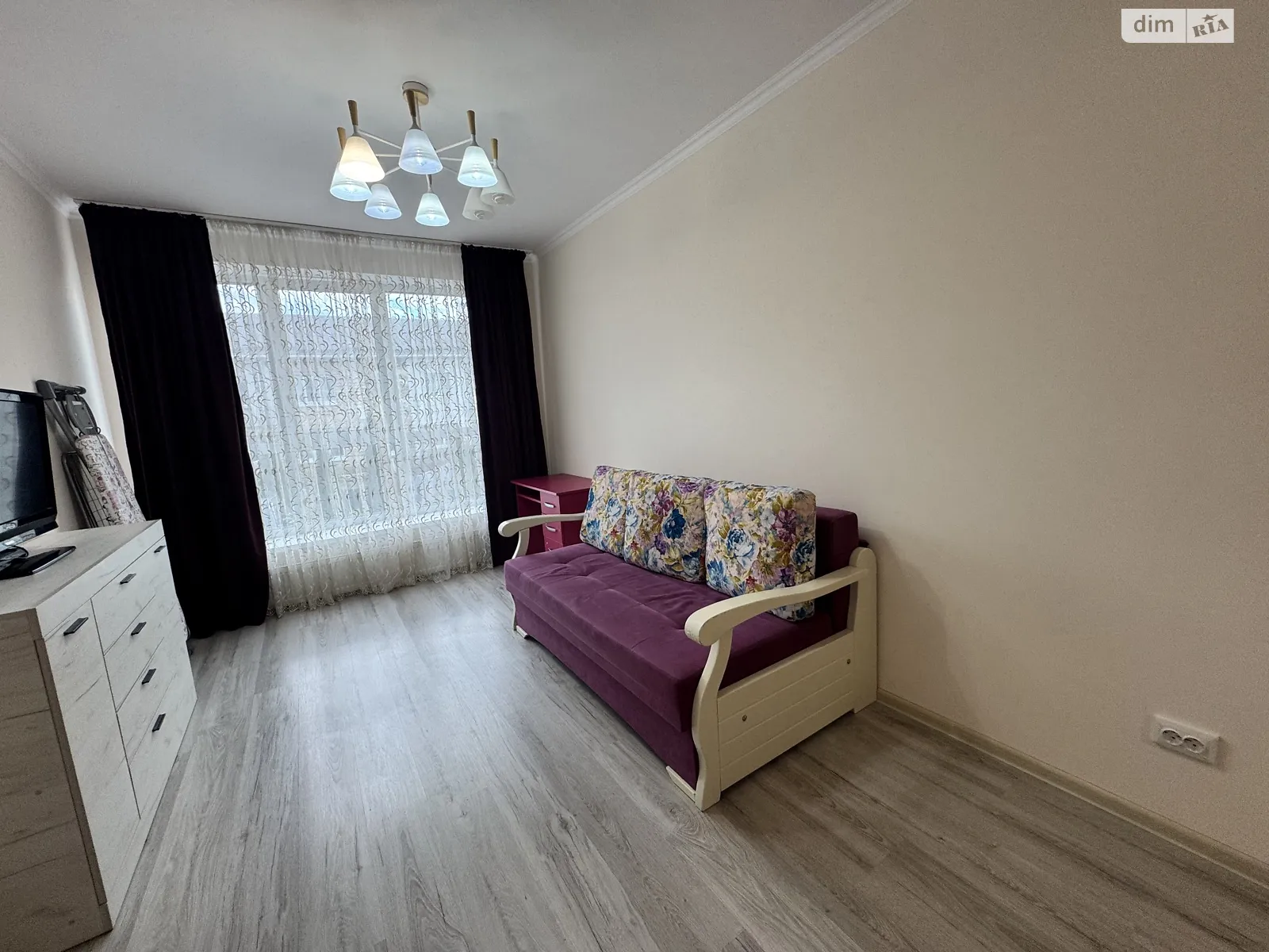 Продается 1-комнатная квартира 39.3 кв. м в Гостомеле, ул. Остромирская, 49Г - фото 1