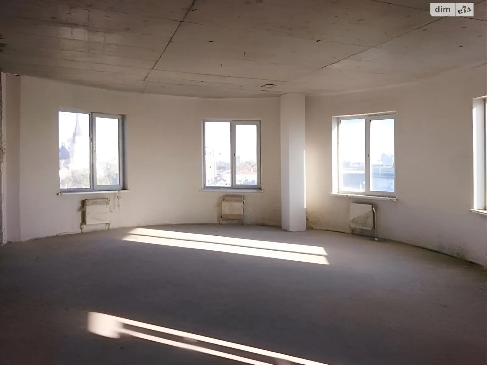 Продается 1-комнатная квартира 78.3 кв. м в Одессе, ул. Екатерининская - фото 1