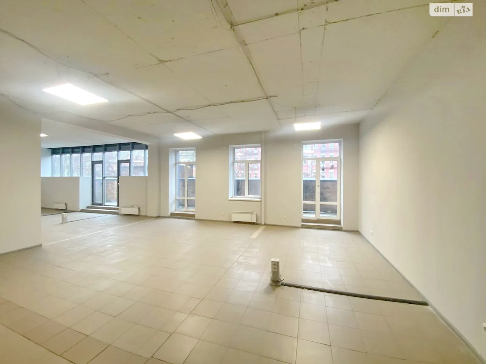 Продається офіс 230 кв. м в бізнес-центрі, цена: 230000 $ - фото 1
