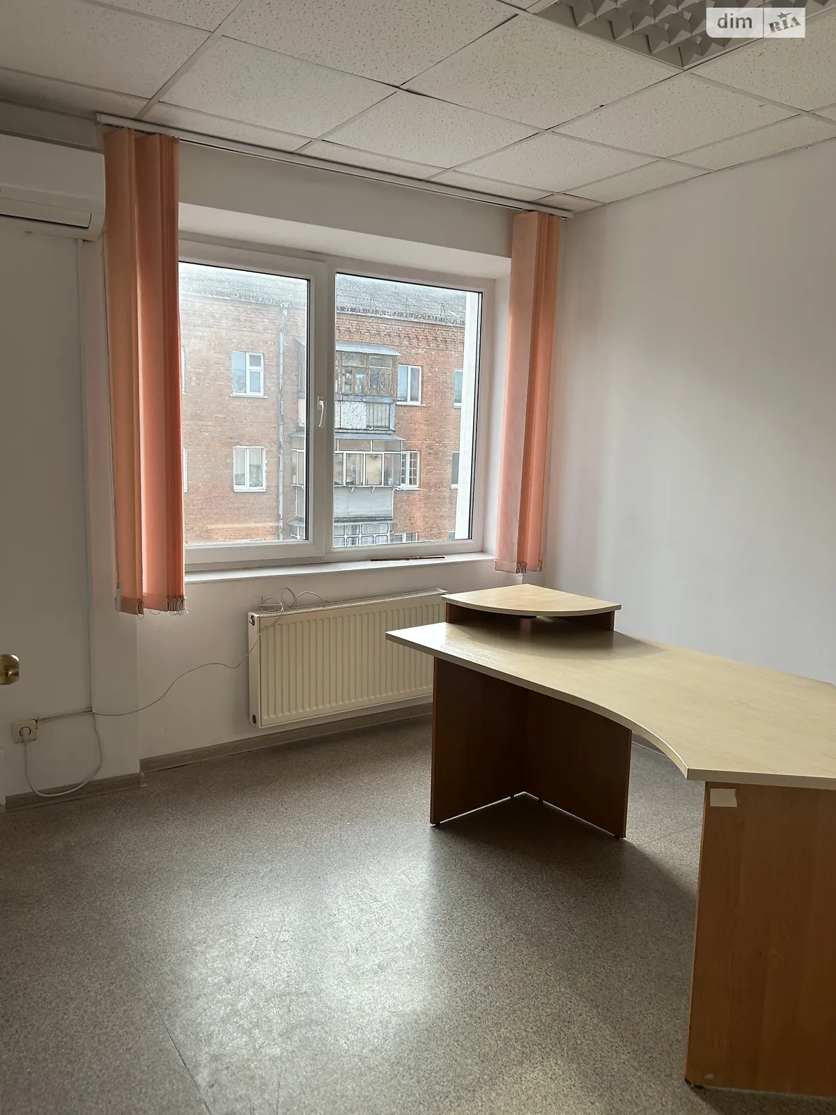 Сдается в аренду офис 24 кв. м в бизнес-центре, цена: 6500 грн - фото 1