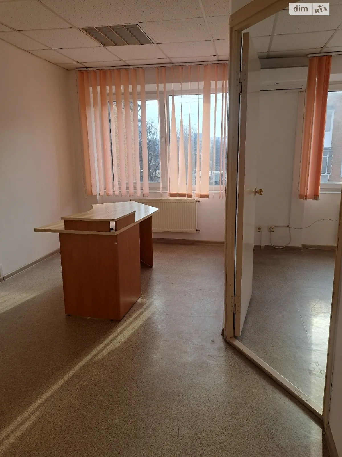 Сдается в аренду офис 24 кв. м в бизнес-центре, цена: 6500 грн - фото 1