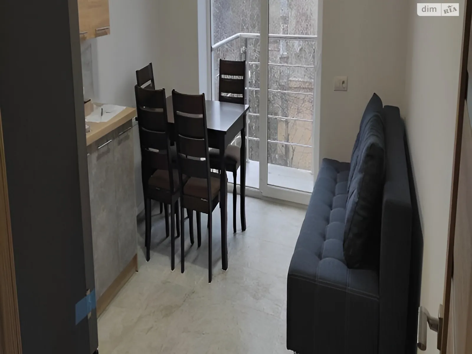 Продается 1-комнатная квартира 43 кв. м в Ужгороде, ул. Федака Владимира, 75 - фото 1