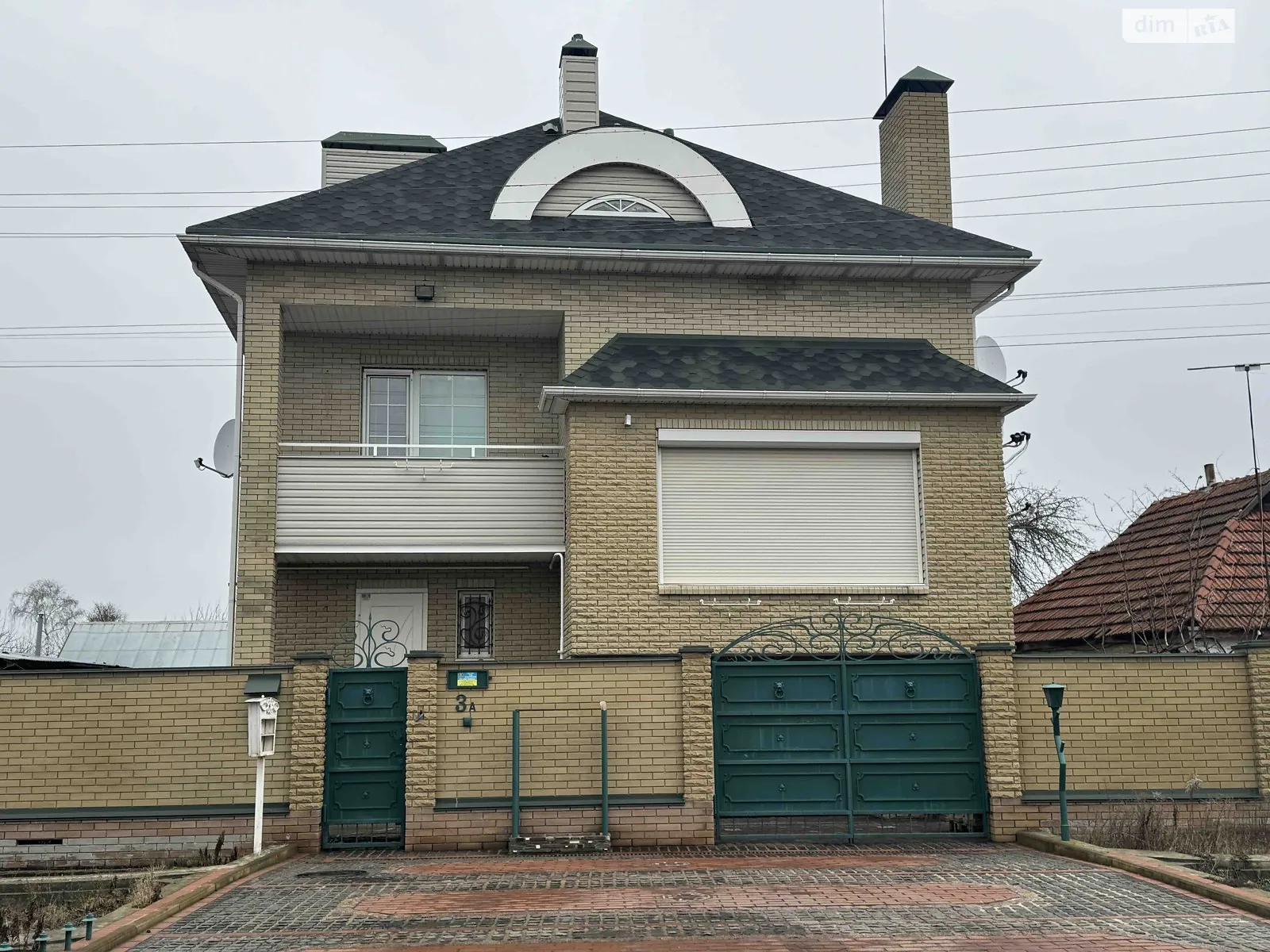 Продается дом на 3 этажа 289.3 кв. м с камином, цена: 360000 $ - фото 1