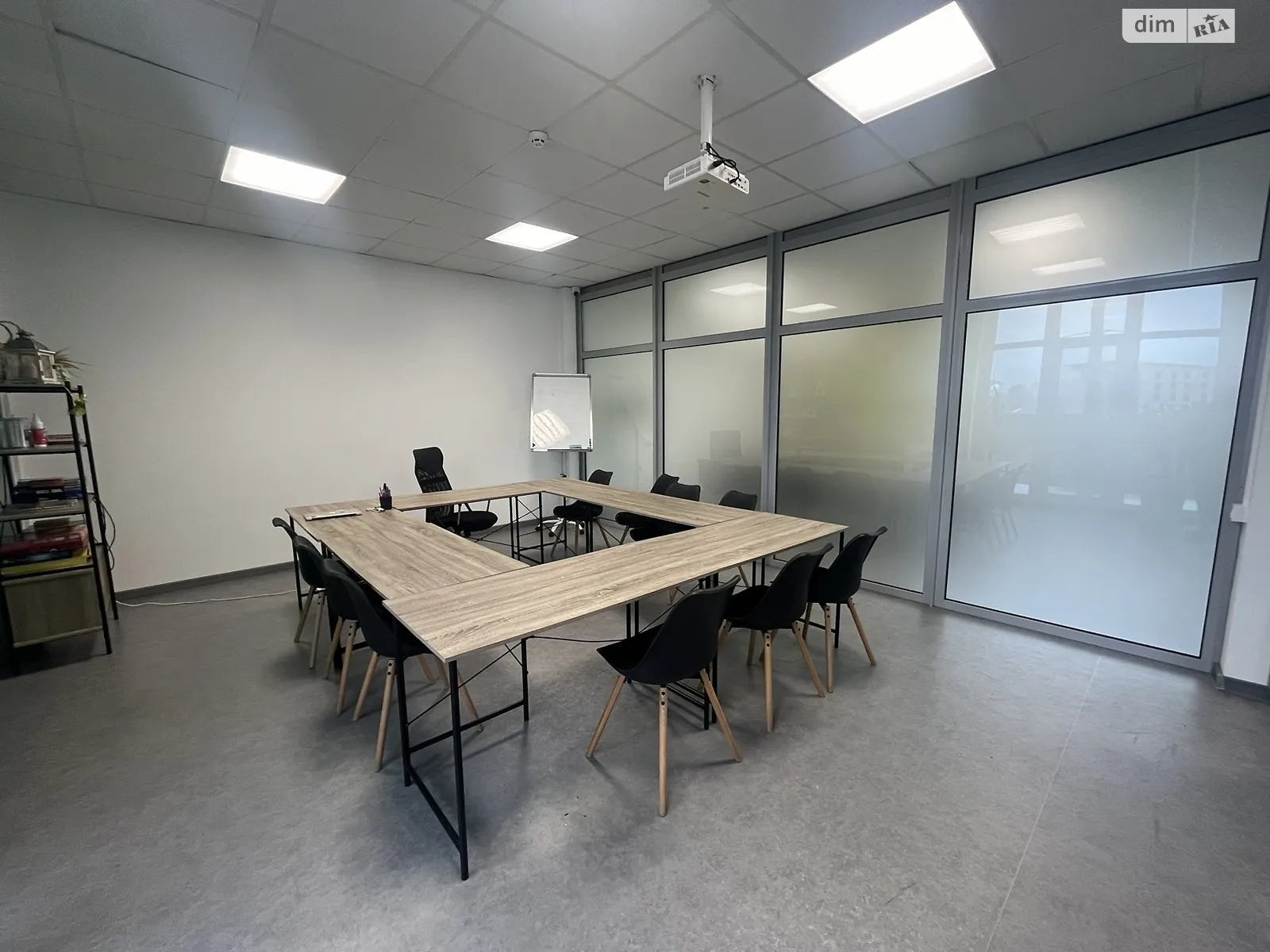 Сдается в аренду помещения свободного назначения 102 кв. м в 4-этажном здании, цена: 1300 $ - фото 1