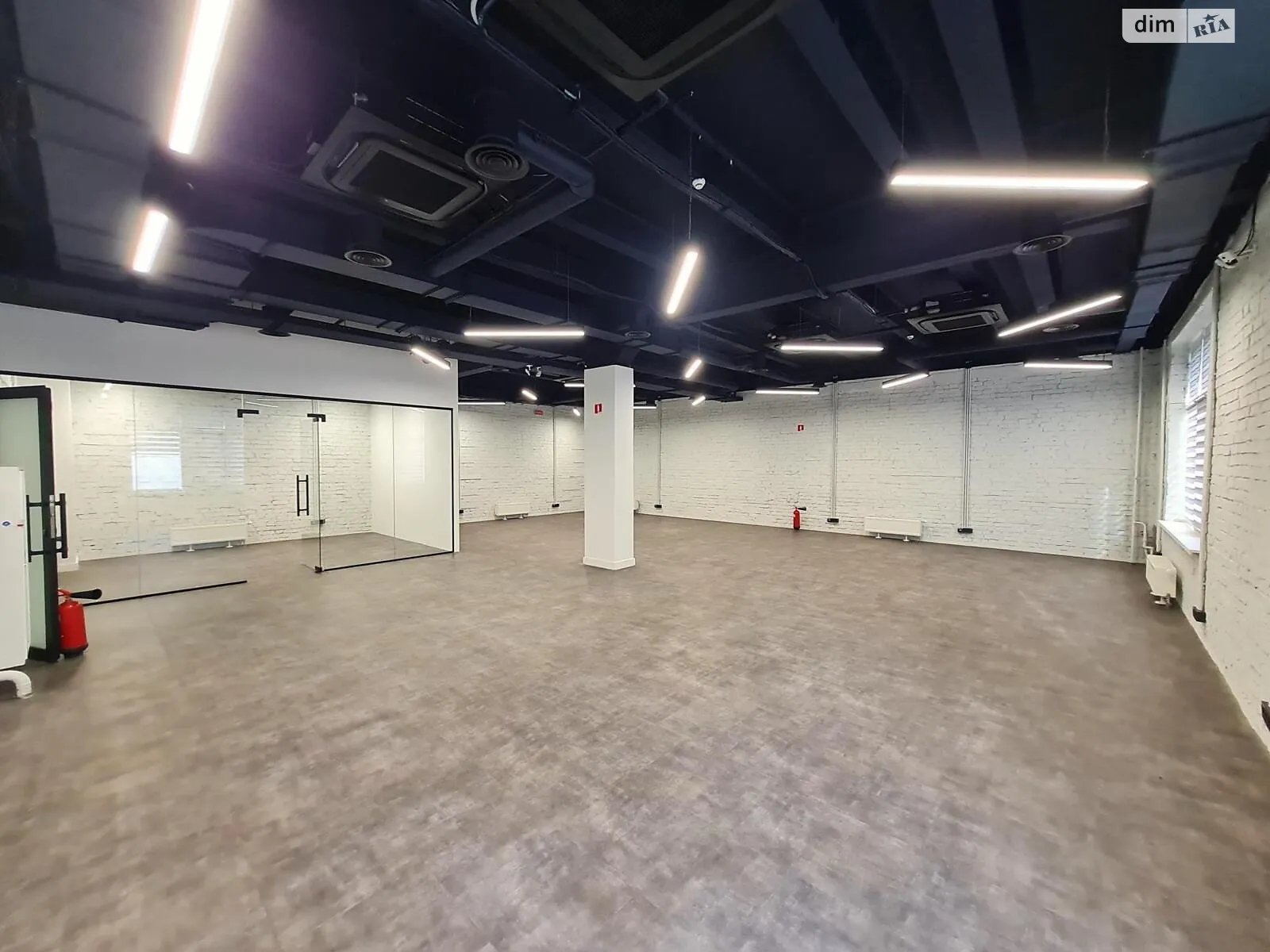 Сдается в аренду офис 765 кв. м в бизнес-центре, цена: 15300 $ - фото 1