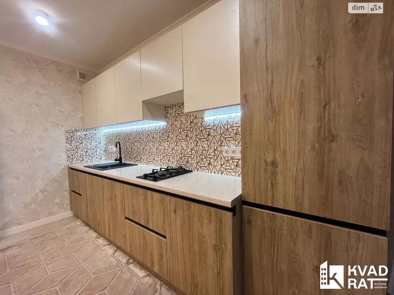 Продается 1-комнатная квартира 34 кв. м в Ивано-Франковске, ул. Крайковского, 3 - фото 1