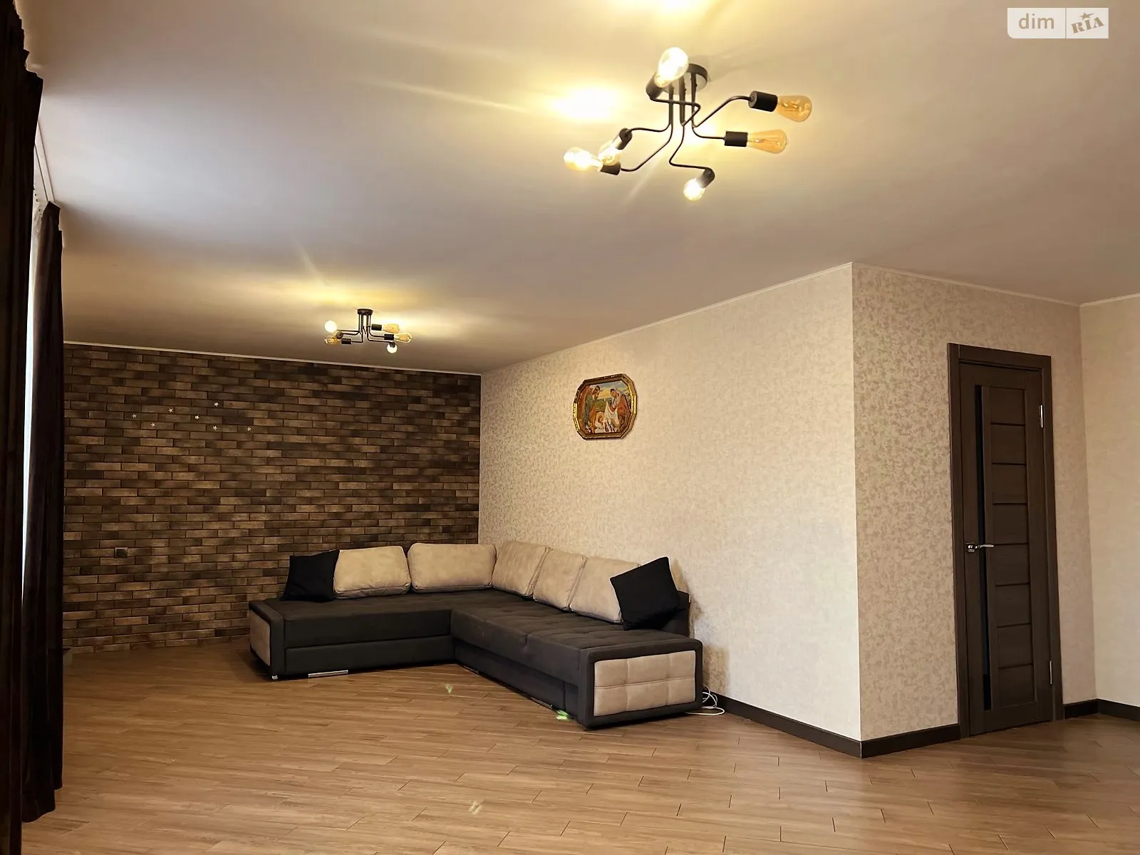 Продается дом на 3 этажа 300 кв. м с гаражом, цена: 130000 $ - фото 1