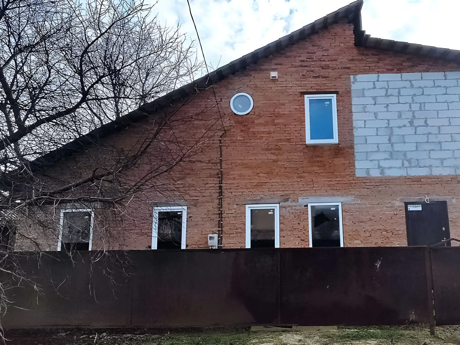 Продается дом на 2 этажа 160 кв. м с верандой, цена: 12900 $ - фото 1