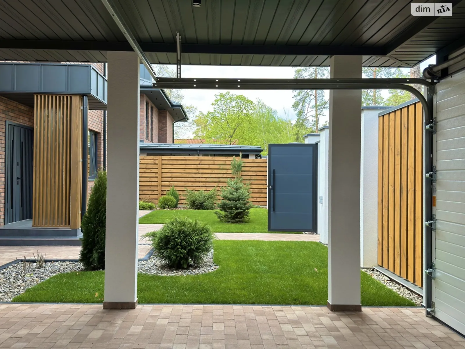 Продается дом на 2 этажа 180 кв. м с гаражом, цена: 430000 $ - фото 1