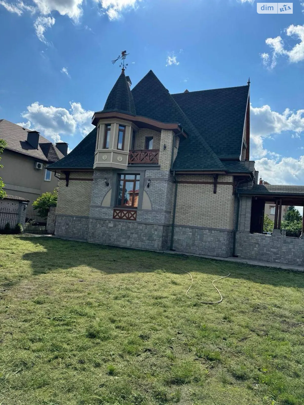 Продается дом на 3 этажа 293.2 кв. м с камином, цена: 385000 $ - фото 1