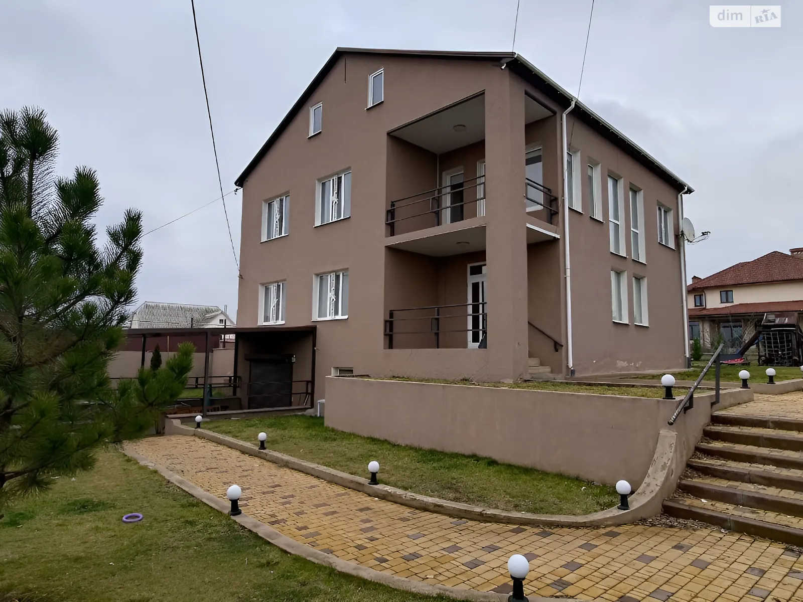 Продается дом на 3 этажа 288 кв. м с балконом, цена: 199900 $ - фото 1