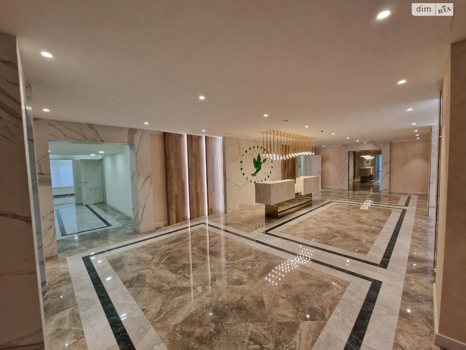 Сдается в аренду офис 300 кв. м в бизнес-центре, цена: 8000 $ - фото 1