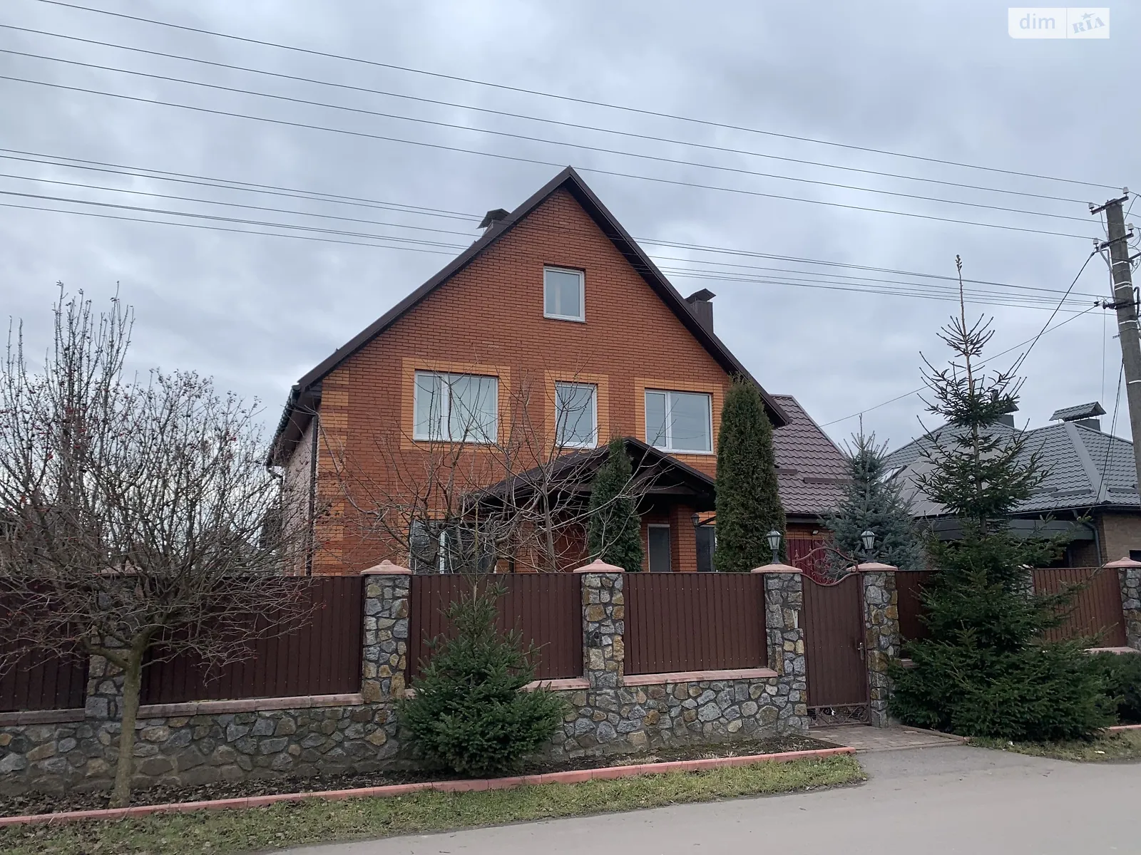 Продается дом на 2 этажа 250 кв. м с верандой, цена: 240000 $ - фото 1