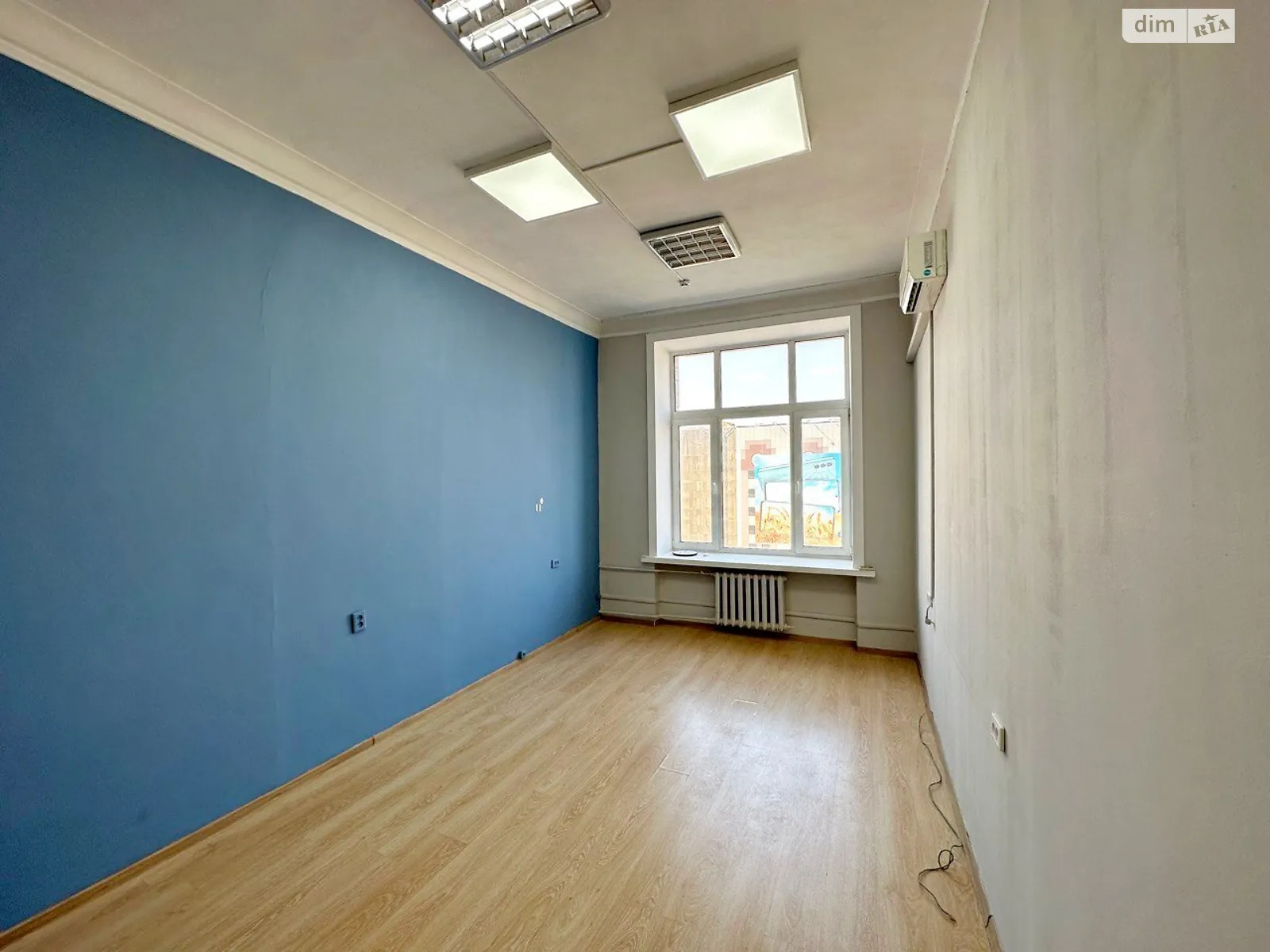 Сдается в аренду офис 18.8 кв. м в бизнес-центре, цена: 12596 грн - фото 1