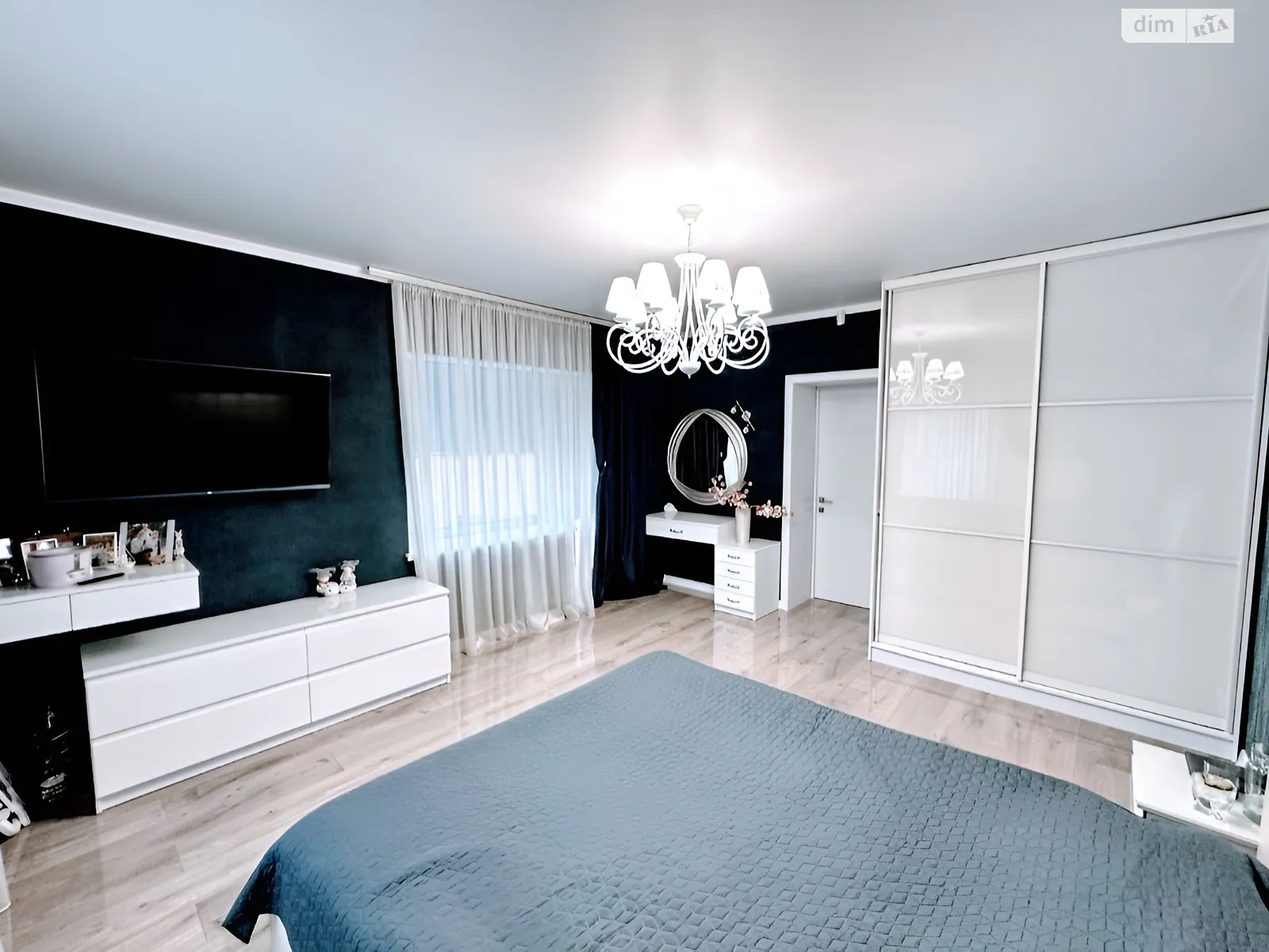 Продается 3-комнатная квартира 200 кв. м в Черкассах, ул. Вергая Виталия - фото 1