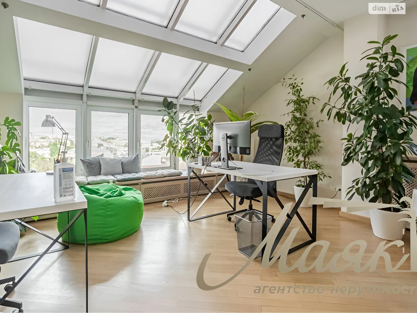 Сдается в аренду офис 216 кв. м в бизнес-центре, цена: 2600 $ - фото 1