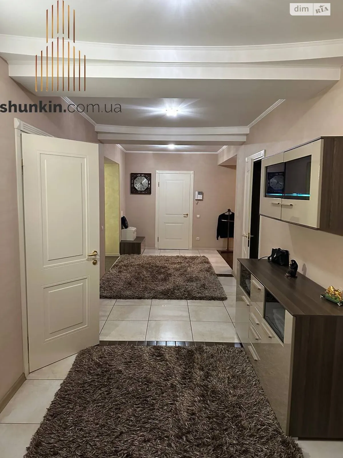 Продается дом на 2 этажа 403.3 кв. м с баней/сауной, цена: 210000 $ - фото 1