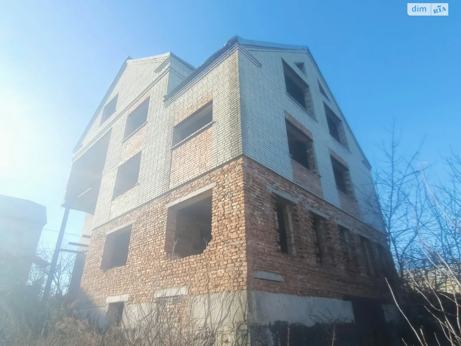 Продается дом на 3 этажа 500 кв. м с садом, цена: 54000 $ - фото 1
