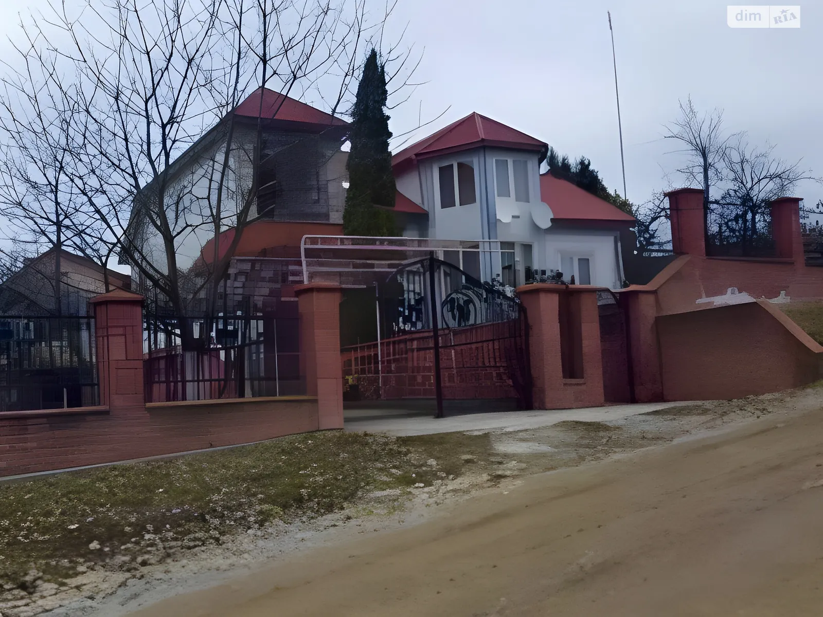 Продается дом на 2 этажа 200 кв. м с участком, цена: 79000 $ - фото 1