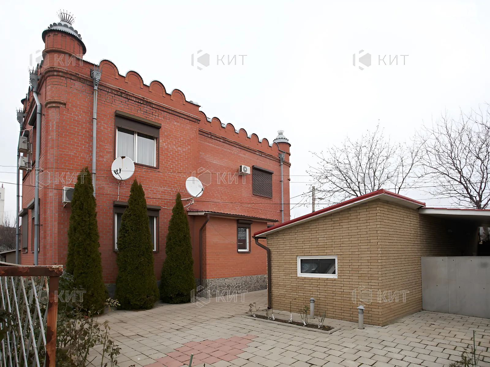 Продается дом на 2 этажа 210 кв. м с гаражом, цена: 250000 $ - фото 1