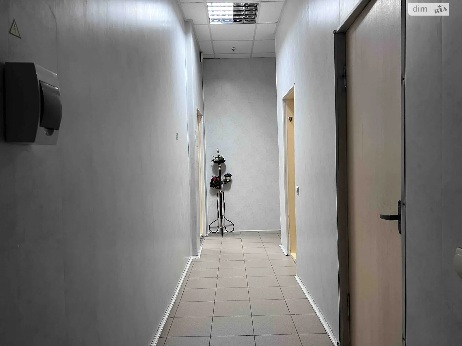 Сдается в аренду офис 24 кв. м в бизнес-центре, цена: 12000 грн - фото 1