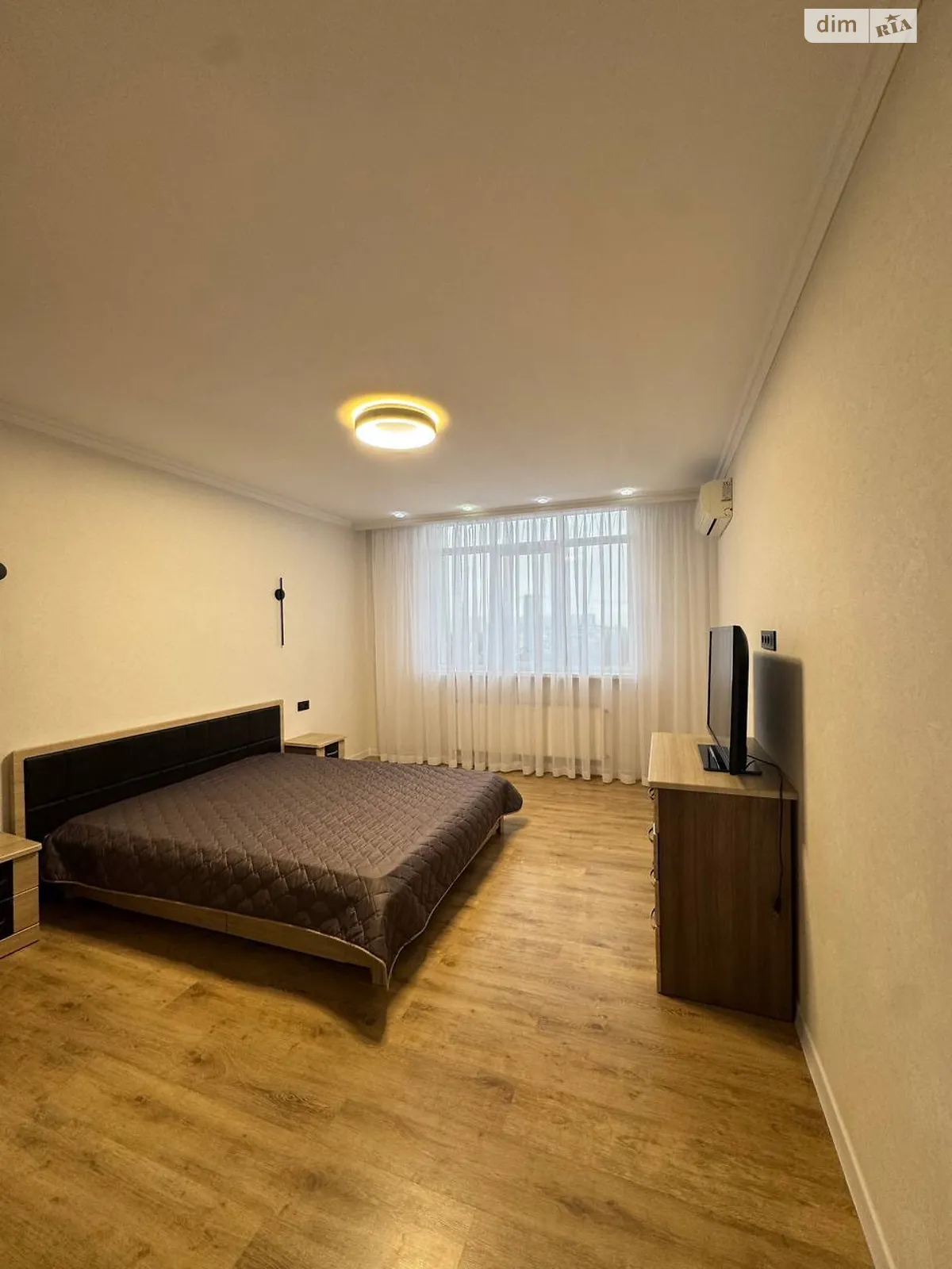 Продається 1-кімнатна квартира 42.2 кв. м у Одесі, вул. Якова Бреуса, 63/1 - фото 1