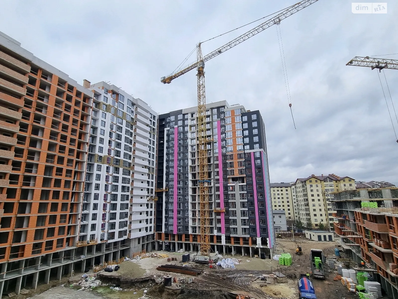 Продается 1-комнатная квартира 47 кв. м в Ивано-Франковске, ул. Хриплинская, 9 - фото 1