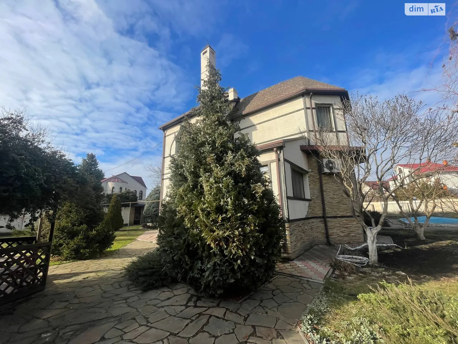 Продается дом на 2 этажа 290 кв. м с садом, цена: 265000 $ - фото 1