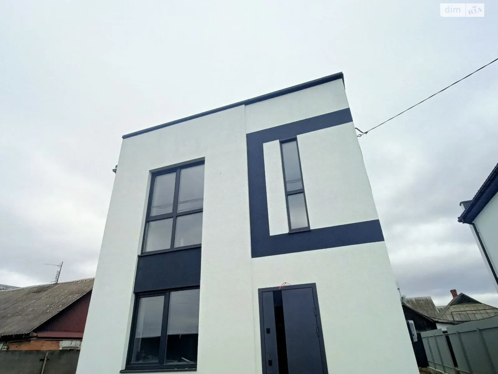 Продается дом на 2 этажа 100 кв. м с террасой, цена: 93490 $ - фото 1