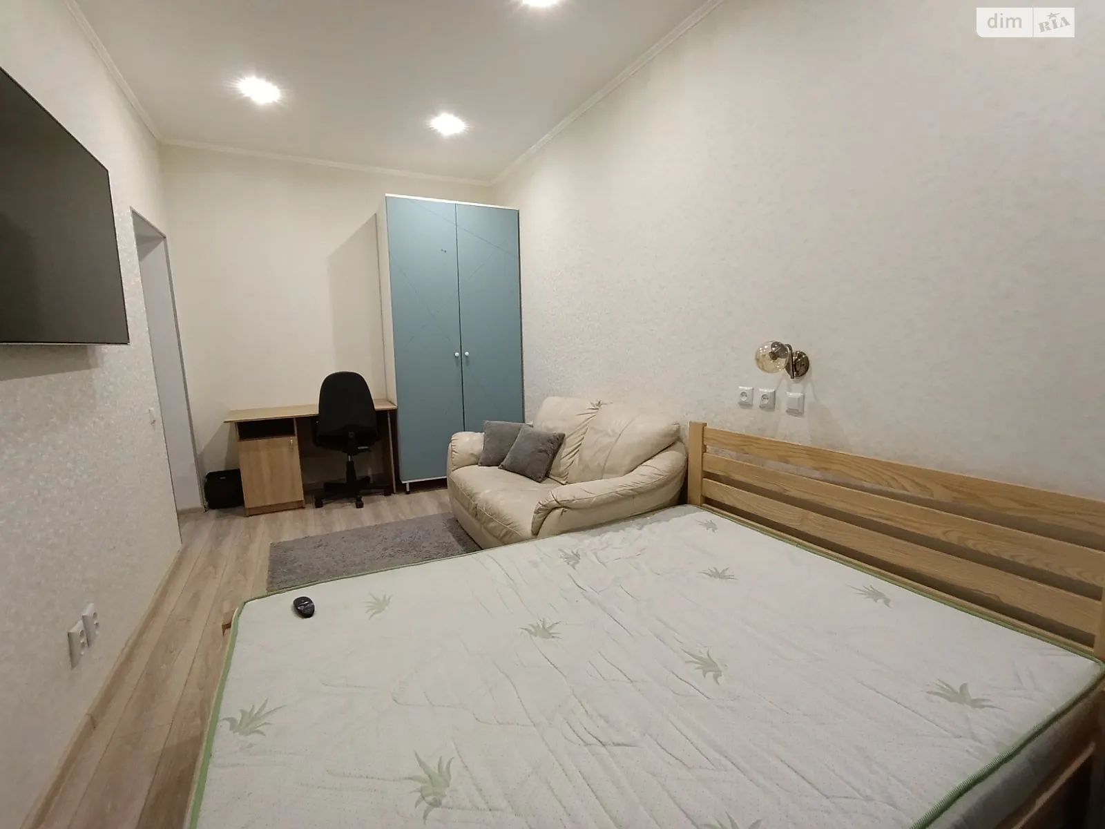 2-комнатная квартира 60 кв. м в, цена: 350 $ - фото 1