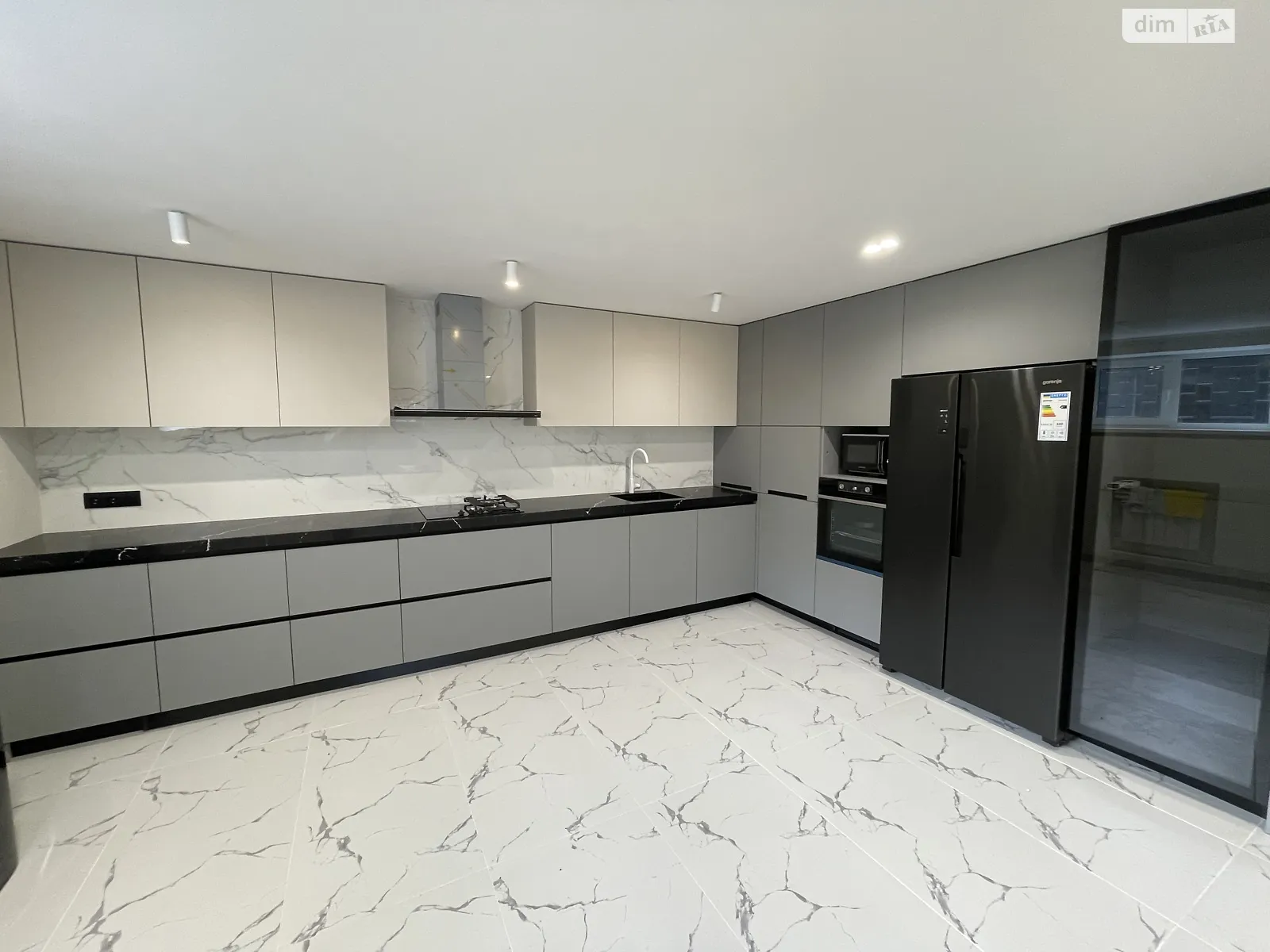 Продается дом на 2 этажа 295.2 кв. м с балконом, цена: 560000 $ - фото 1