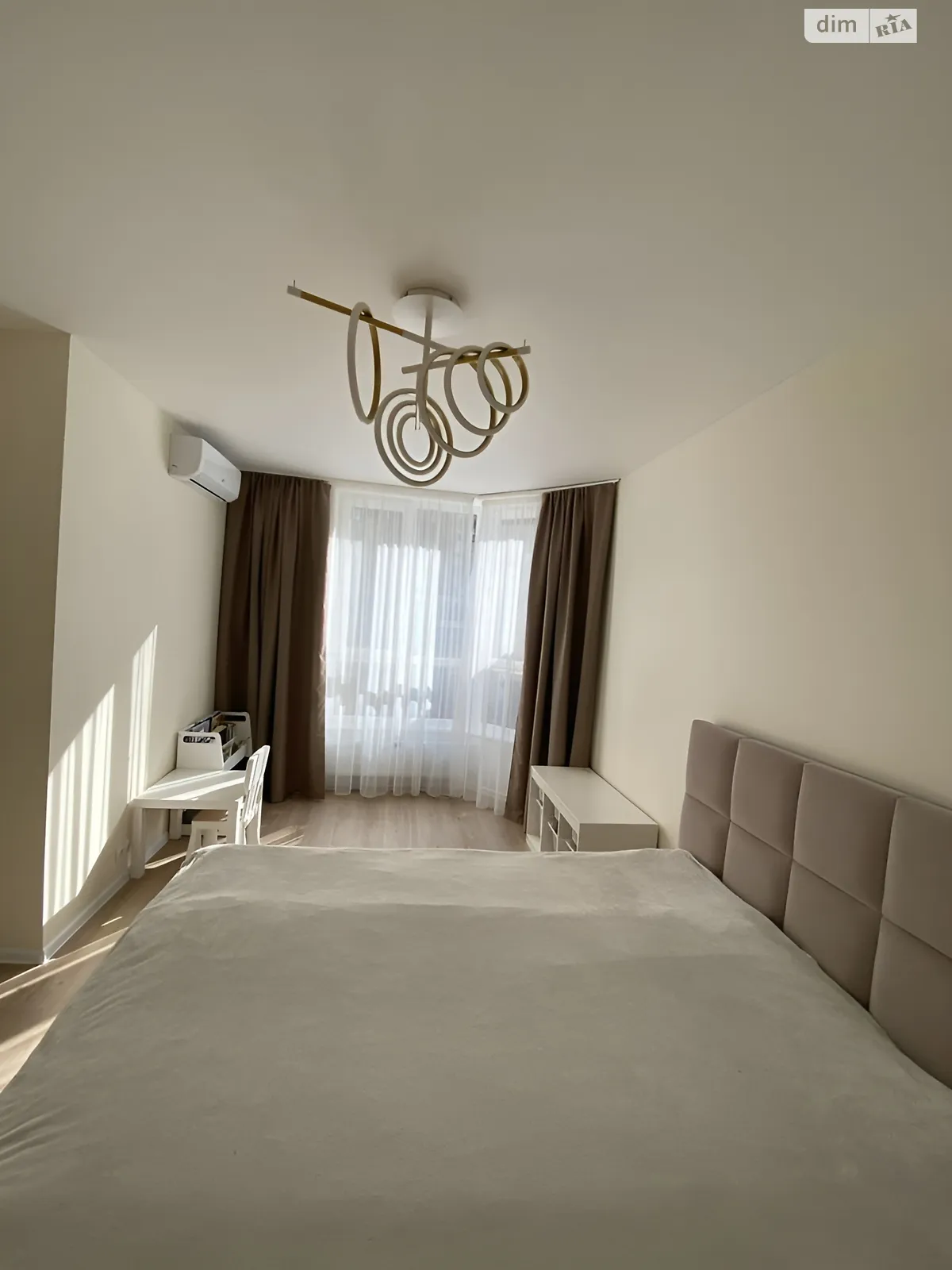 Продается 1-комнатная квартира 40 кв. м в Новоселках, ул. Мира, 3 - фото 1